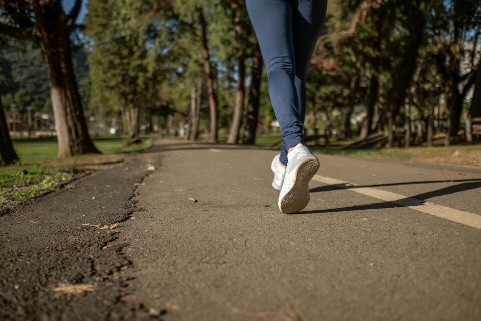Caminhada Diária: Os Inúmeros Benefícios que Transformarão Sua Saúde Física e Mental — benefícios da caminhada diária para a
