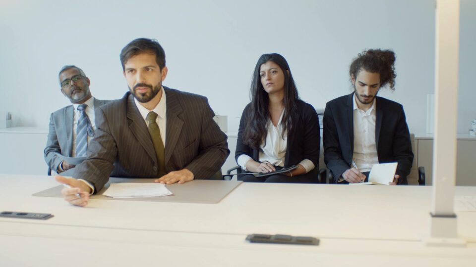 Como Contratar os Primeiros Funcionários para Sua Pequena Empresa: Guia Completo e Estratégico — como contratar os primeiros
