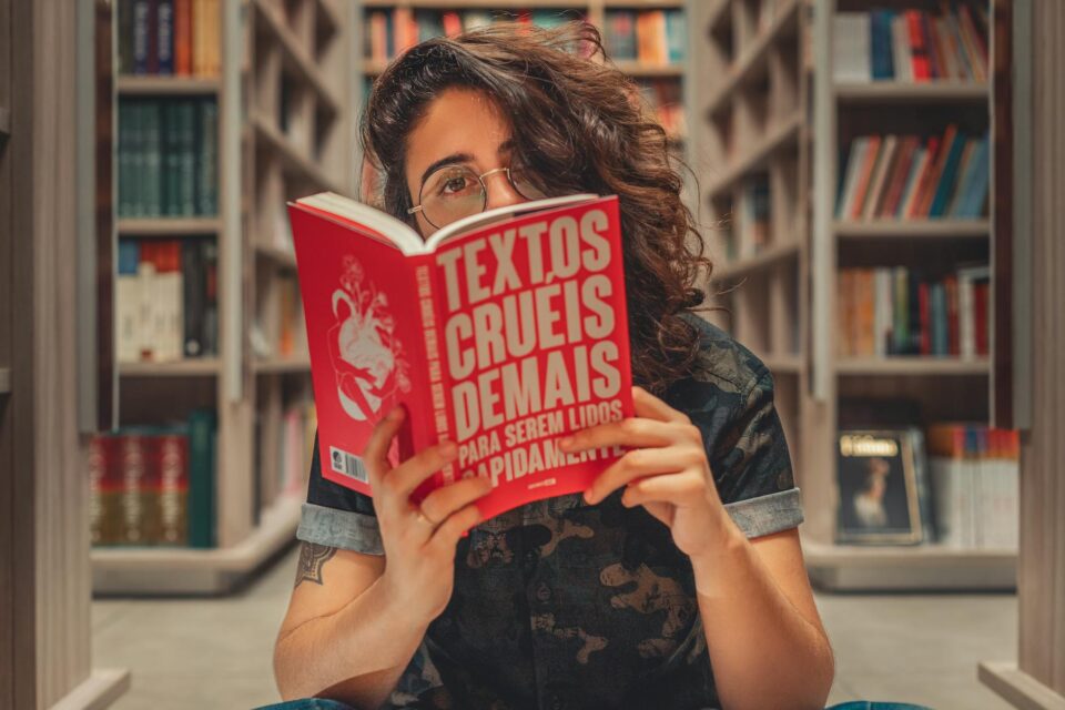 Domine a Leitura: Seu Guia Completo para Criar o Hábito e Ler Mais de 12 Livros por Ano — como criar o hábito da leitura e le