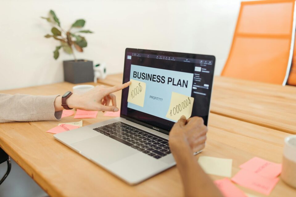 Plano de Negócios Simples: Guia Essencial para Pequenas Empresas Descomplicarem e Crescerem — como criar um plano de negócios