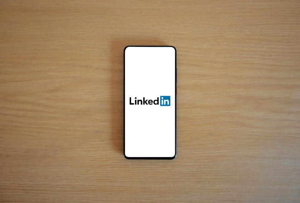 LinkedIn Estratégico: Seu Guia Definitivo para Conseguir Emprego Mais Rápido — como usar o linkedin para conseguir emprego ma