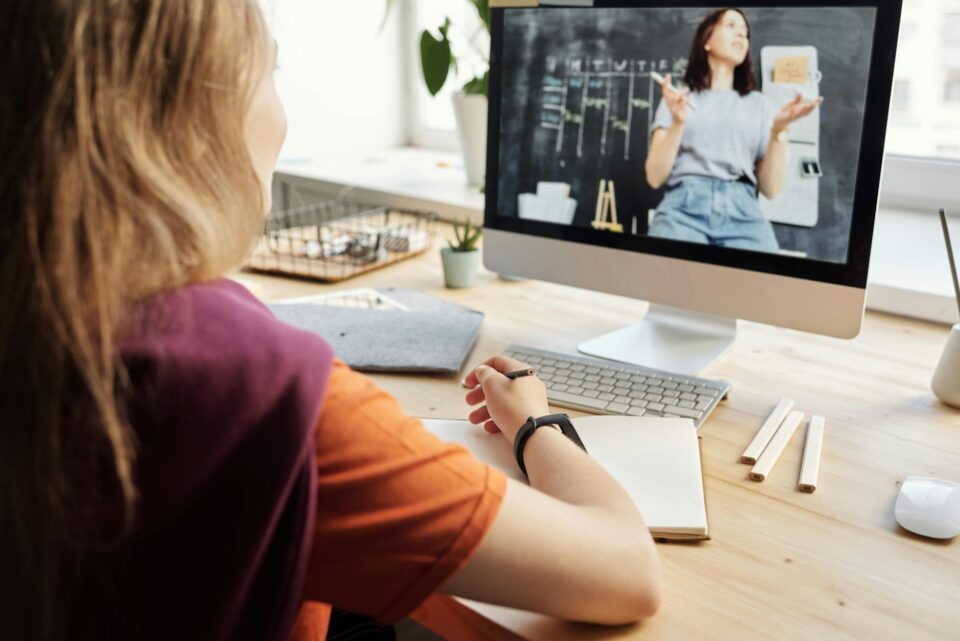 Alavanque Sua Carreira em 2026: Os Melhores Cursos Online Gratuitos para o Seu Sucesso Profissional — melhores cursos online