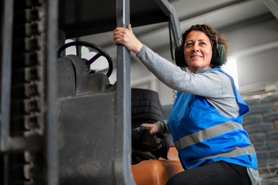 Como funciona o aluguel de plataforma elevatória